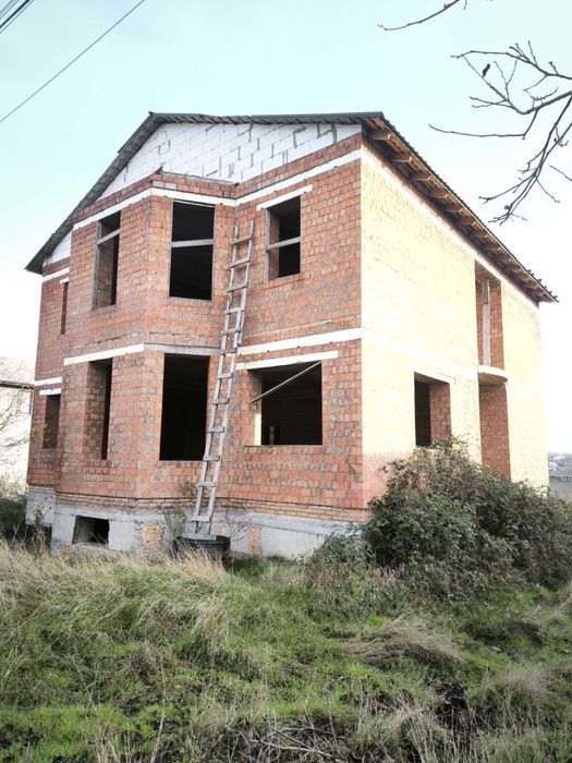 Будинок 10 хв. від Одеси, з красної цегли