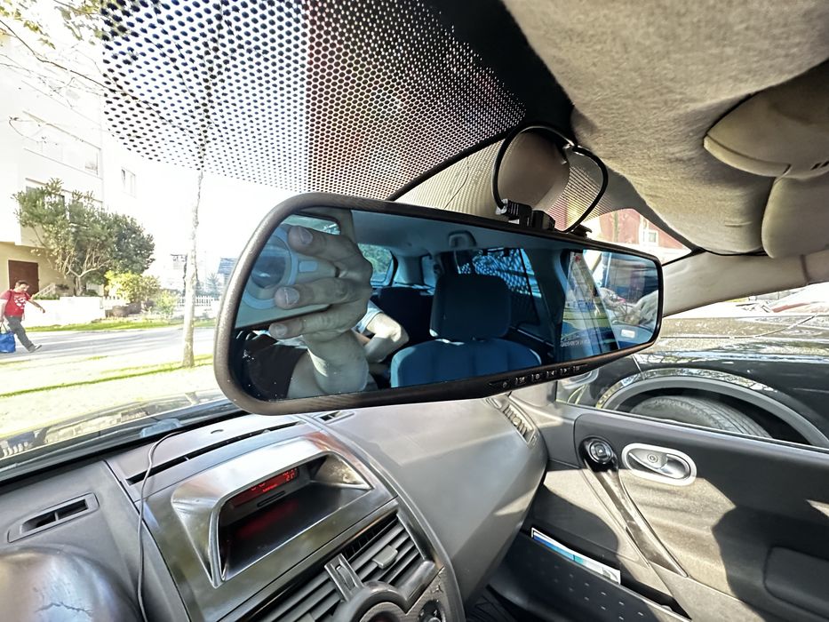 Espelho retrovisor com câmera frontal