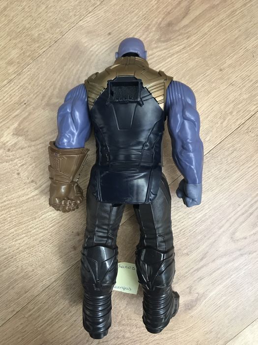 Boneco Avengers Thanos