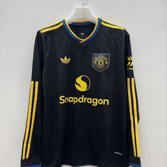 Футбольна форма Манчестер Юнайтед 25-26/ Футбольное джерси Манчестер