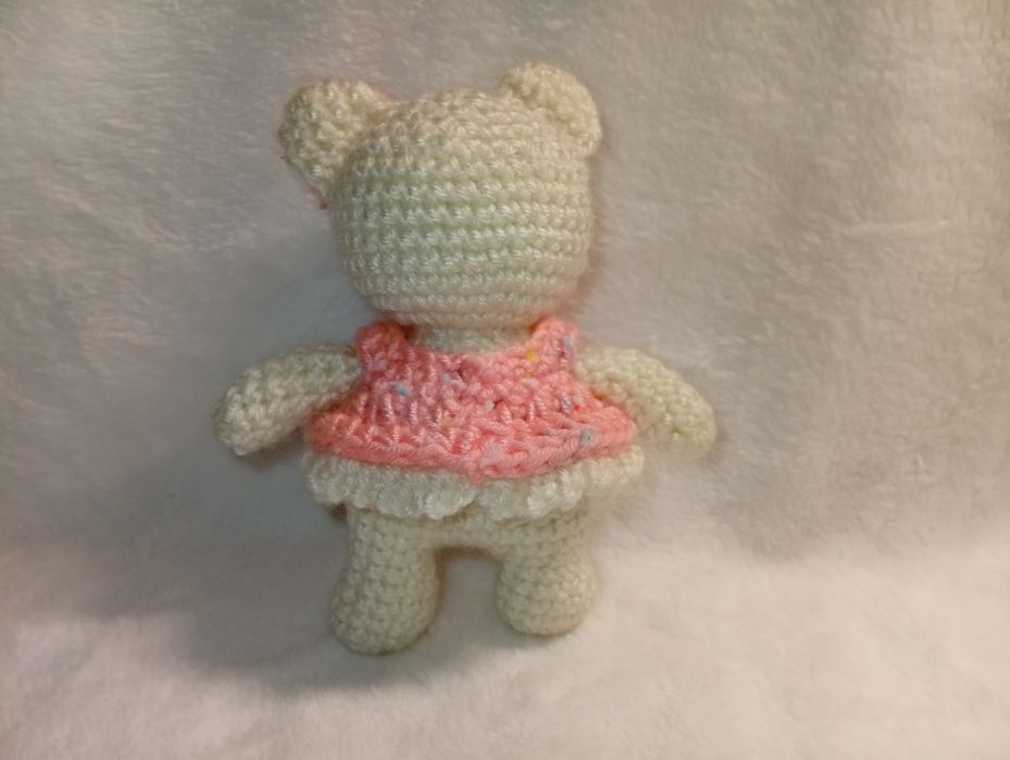 Maskotka miś w sukience