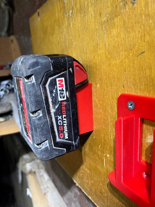 Тримач, кріплення для акумуляторів та інструменту Milwaukee М18