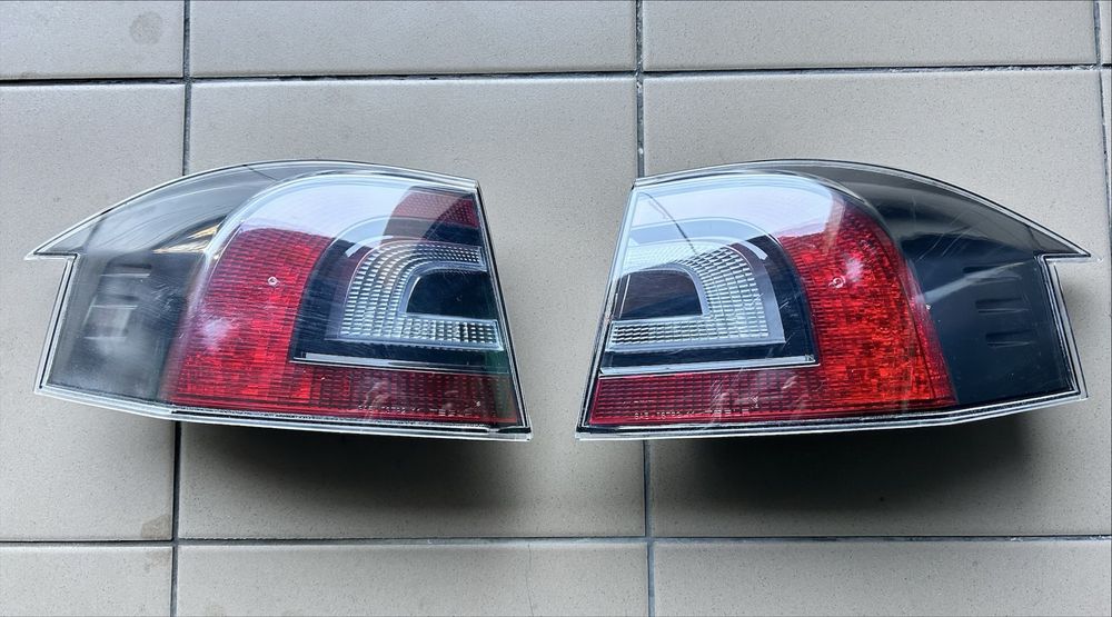 Фонари задние на Tesla Model S.