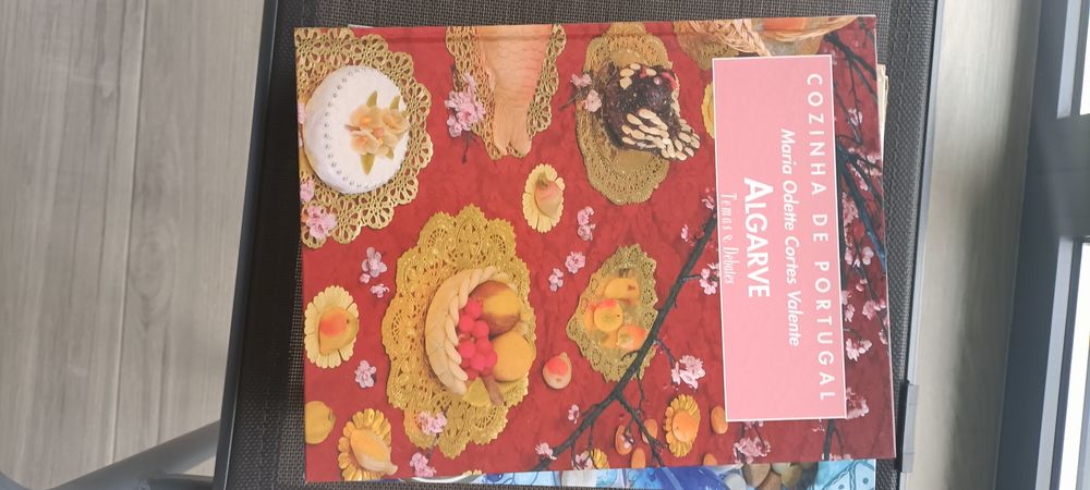 Seis volumes de cozinha de Portugal de Odette Valente