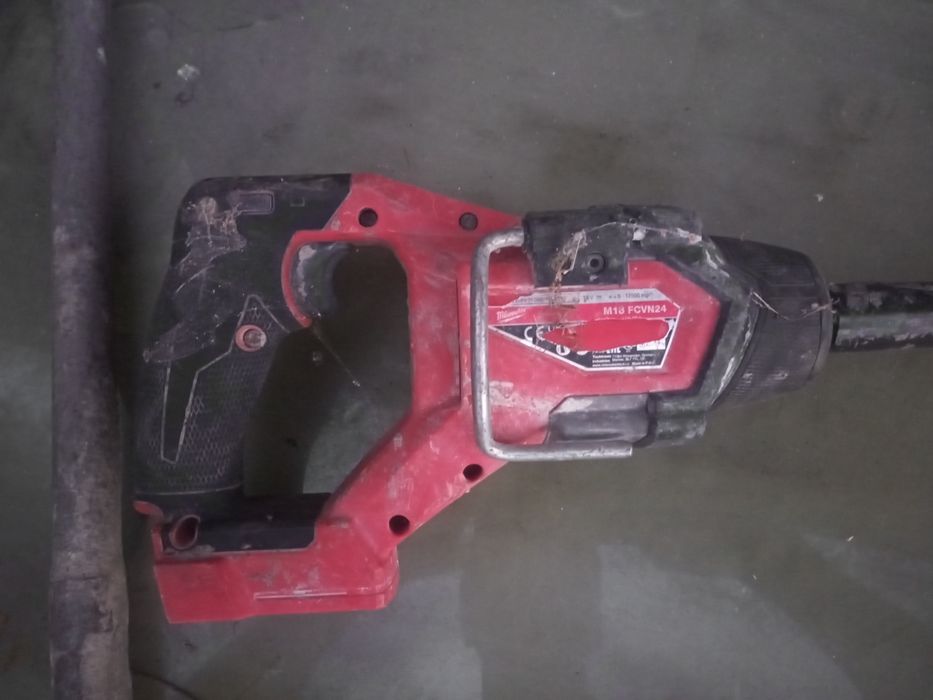 Milwaukee M18 FCVN 24  240cm wibrator do betonu
