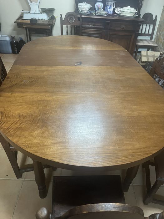 Mesa 2,30m x 1,30m com 7 cadeiras,