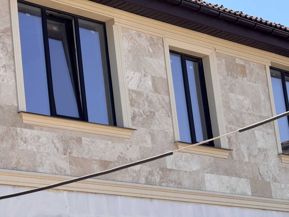 Червоный Хутор ,Центральная улица. 2 этажа, подвал.5 соток