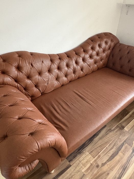 Stylowa Sofa w stylu chesterfield