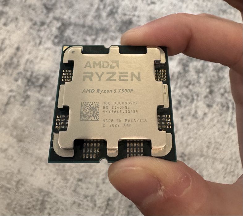 Процессор  R5 7500F