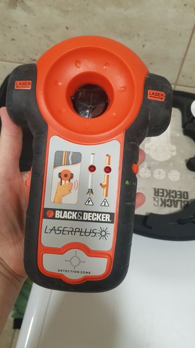 Лазерний рівень та детектор прихованої проводки Black & Decker