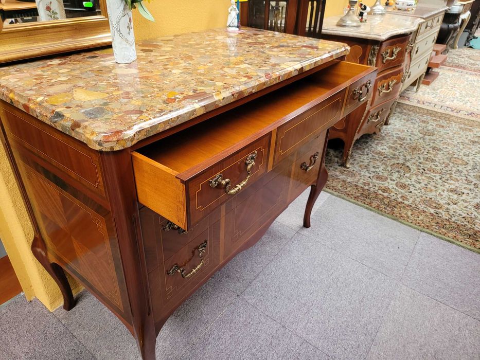 Lindíssima cómoda antiga em madeira com tampo em pedra - ópt