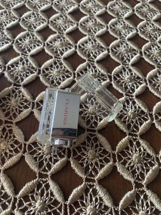 Temperówka do kredek - akcesoria do makijażu Clarins — NOWE