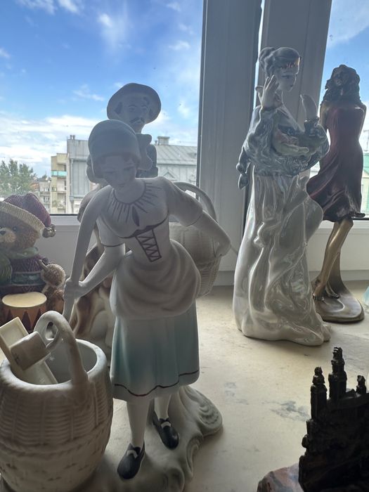 Zestaw figurek porcelanowych i nie tylko