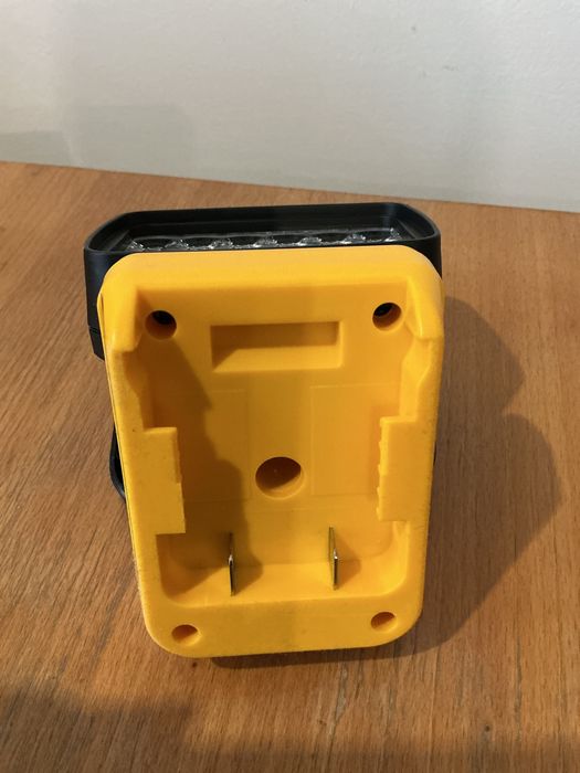 прожектор на акумулятор DeWalt яскрава енергоощадлива лампа надійна