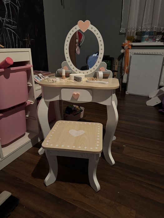 Toaletka dla dziewczynki