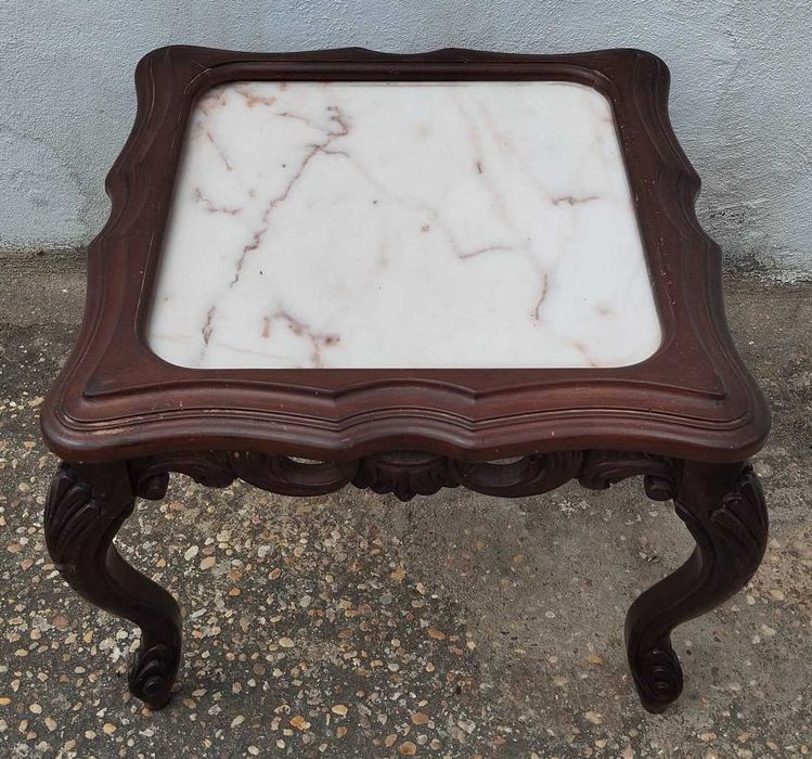 Mesa Antiga com Tampo em Mármore