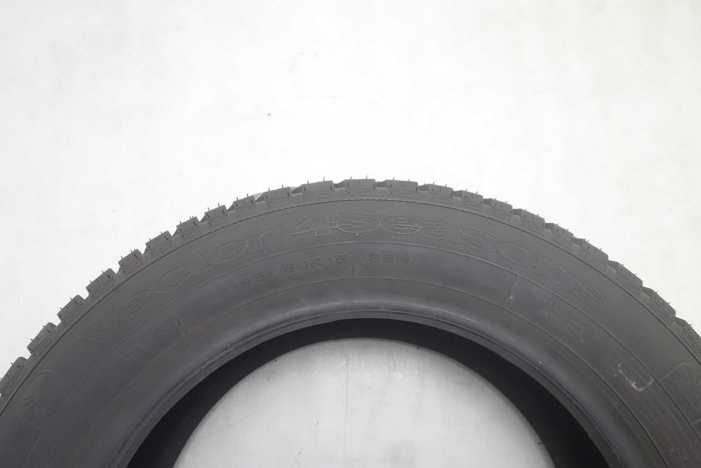 Opony całoroczne 195/60/15 - GOODYEAR Vector 4 Season