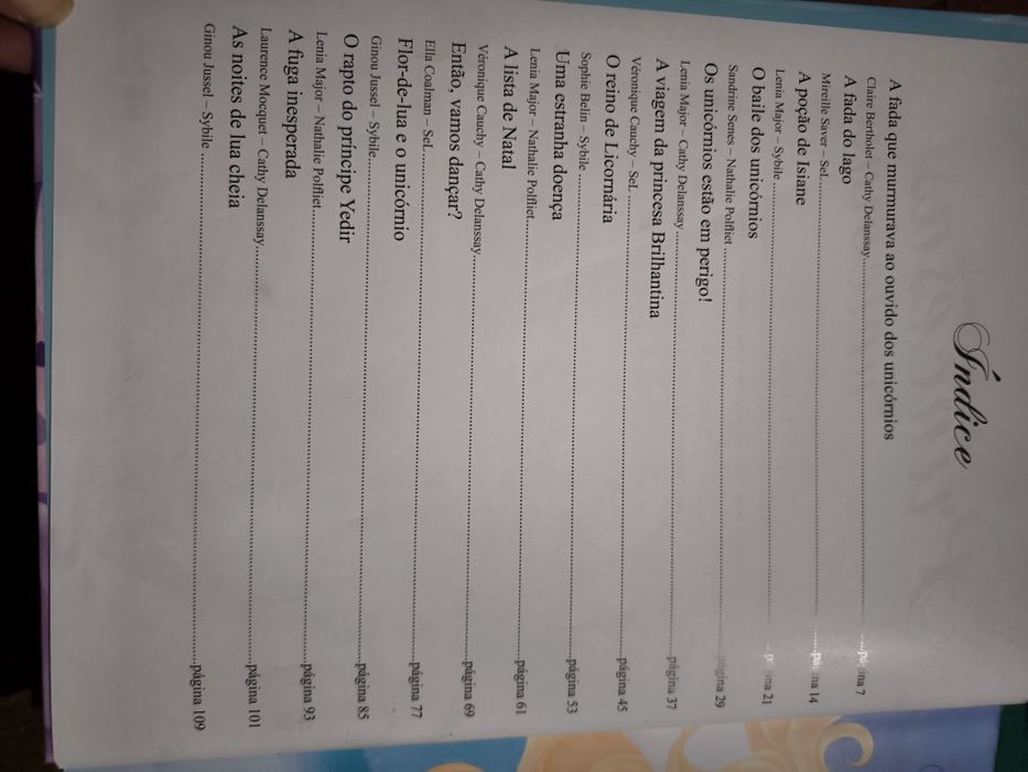 Livro Histórias de Princesas e unicórnios