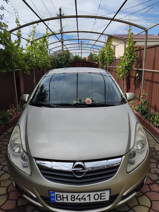 Большими буквами продам opel corsa 2007 года