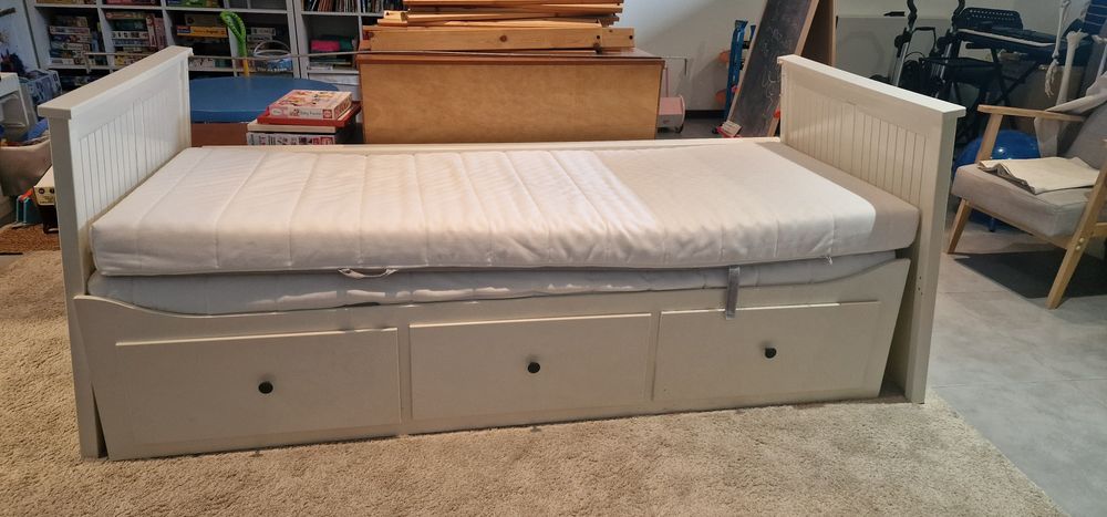 Cama individual com 2 colchões