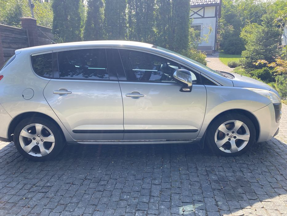 Peugiot 3008 автомобіль