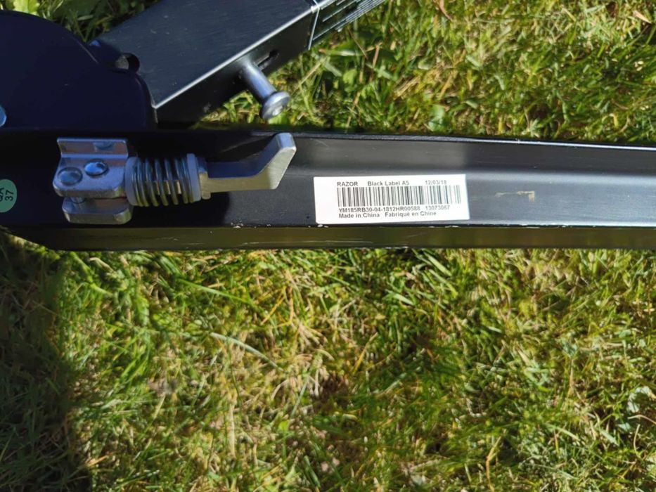 Hulajnoga Razor Black Label A5 Lux