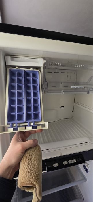 Продам свой холодильник Whirlpool ARC4170IX нержавейка