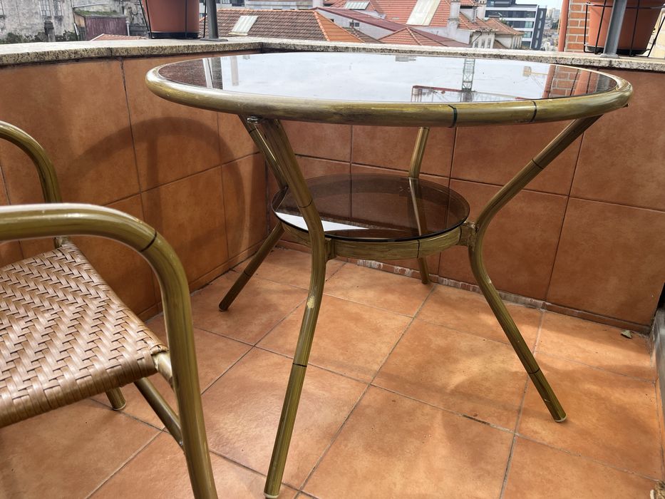 Mesa e cadeiras varanda