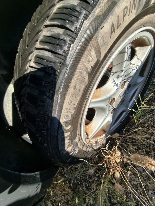 Mercedes w124 - Acidentado na parte traseira