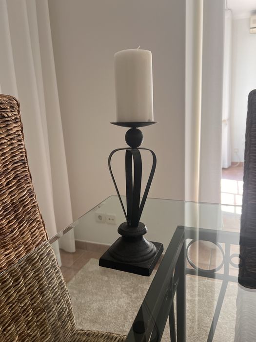 Par de castiçais em ferro fundido estilo rustico