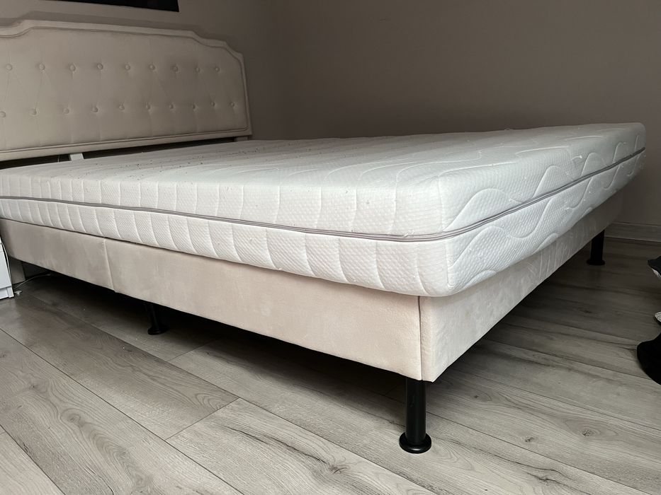 Sprzedam Łóżko z materacem  140/200