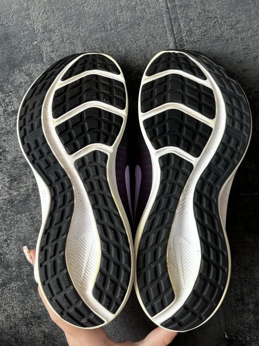 кросівки спортивні nike