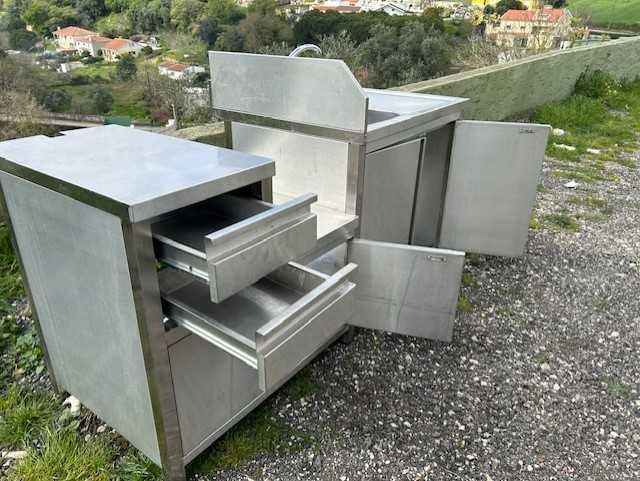 Bancada lava loiça com gavetas