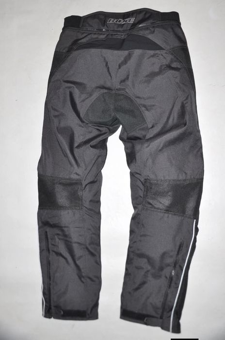 Літній мото костюм Buse 
В гарному стані без нюансів та запаху 
Повний