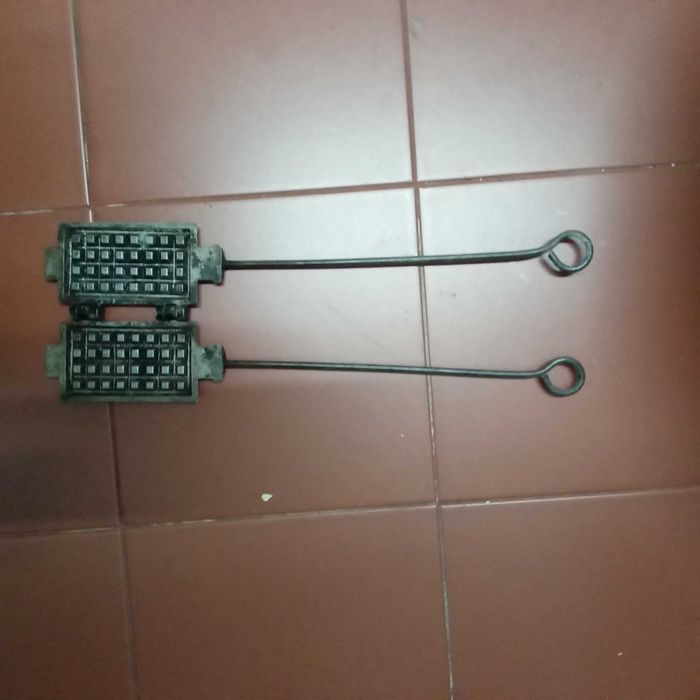 Tostadeira de 1300 wats, fabricada em França, e máquina para gaufres