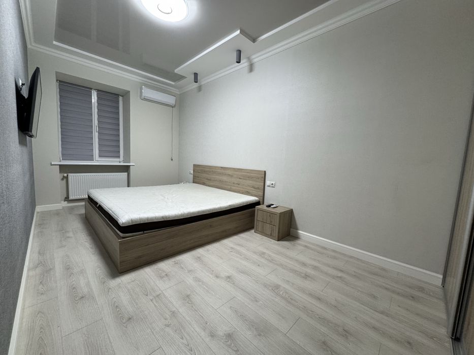 Центр. Сучасний, новий ремон, меблі, техніка. Ніхто не жив