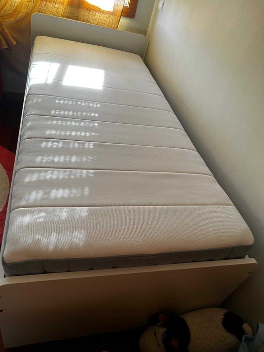 Cama ikea Slakt 90x200 com colchão vesteroy