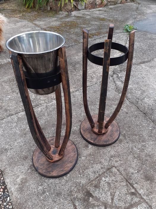 Suportes para baldes gelo feitos de pipos vintage