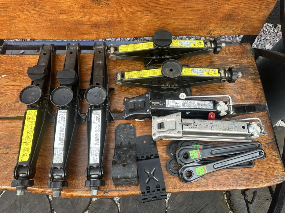 Мерседес домкрати, аптечки, компрессори