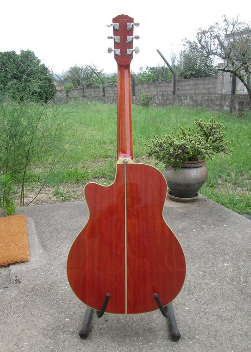 Guitarra eletroacústica Fender FR-50CE Resonator com estojo