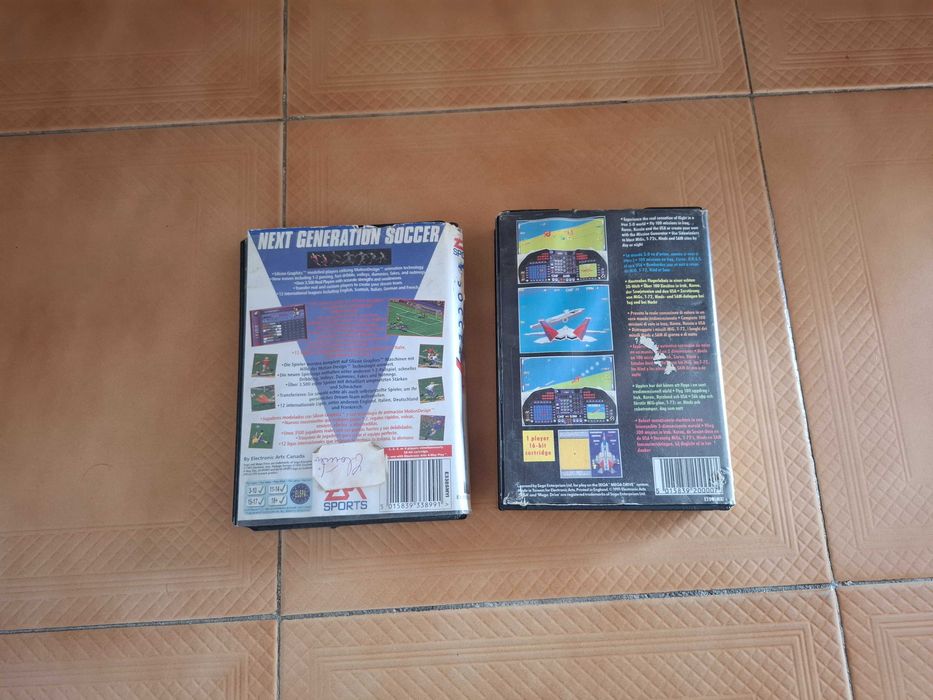 2 caixas de jogos Sega Mega Drive
