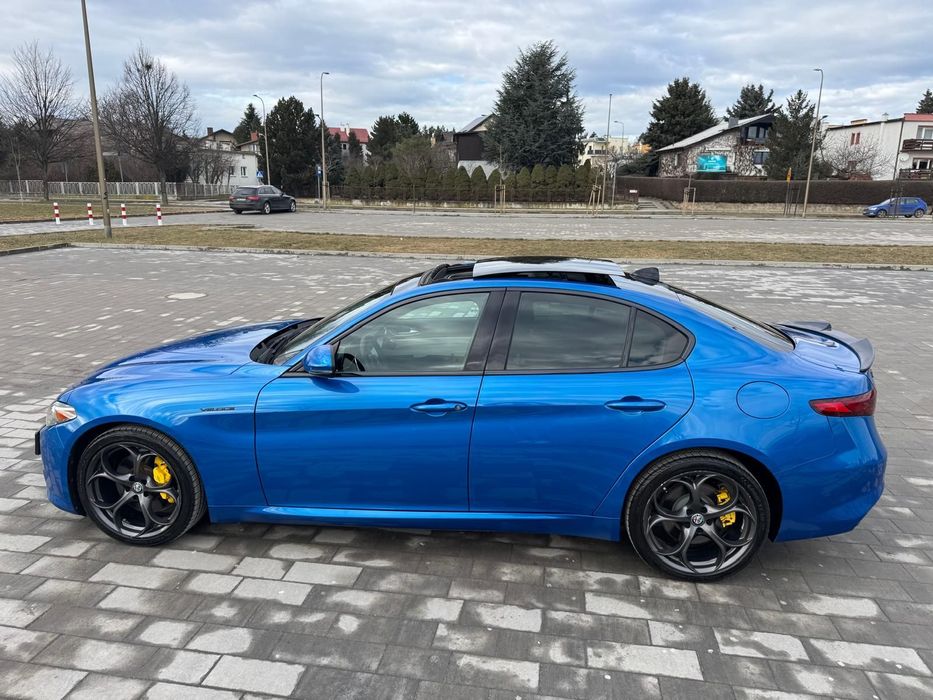 Alfa Romeo Giulia 2.0 Turbo 16V Q4 Veloce w super kolorze Misano Blue