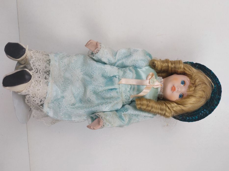 6 bonecas em porcelana de coleção