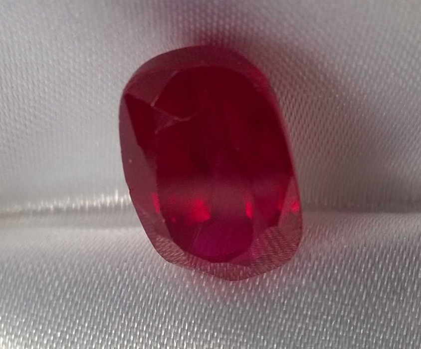 Rubin  8.2 CT -  13.2 x 8.5 mm -  owalny