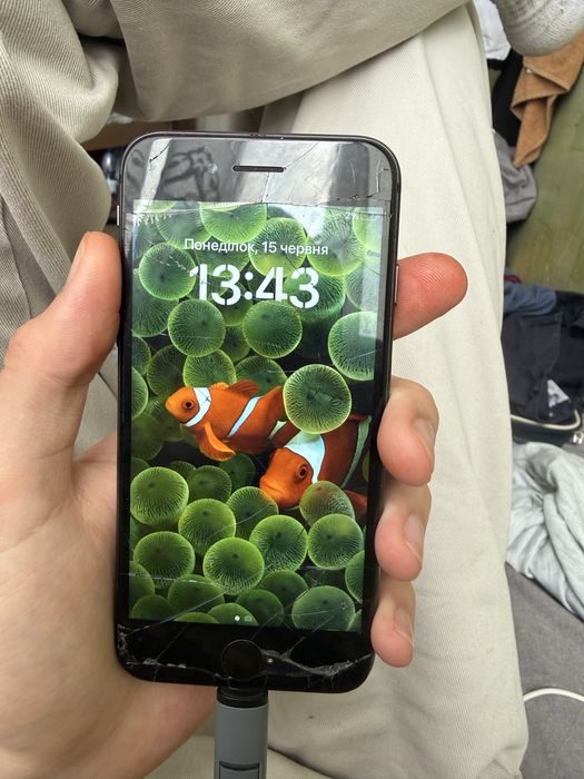 Телефон iPhone 8