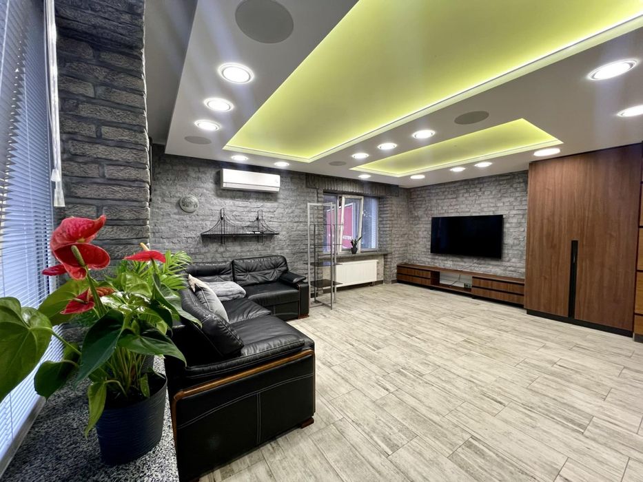 Оренда великої студії в центрі, вул. Смілянська 40