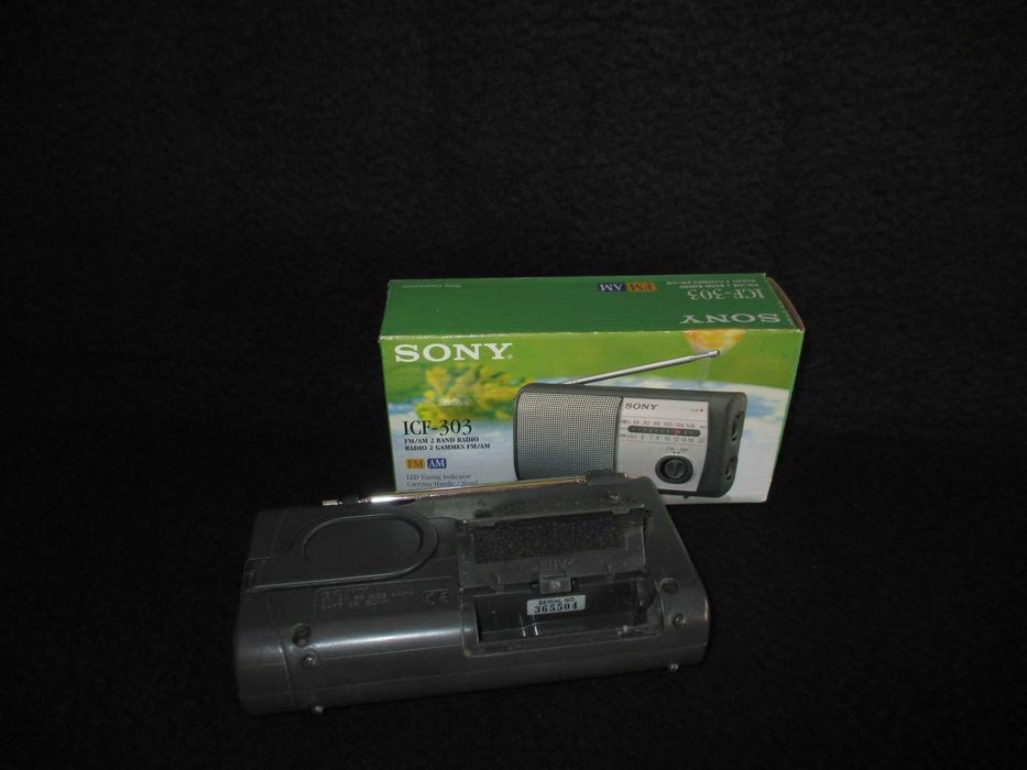 Rádio Portátil Sony ICF‑303 FM/AM Completo com Caixa e Manual