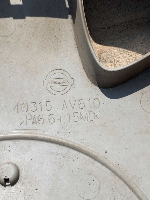 Диски  R16, 5x114,3, ET 40, DIA 66,1 з оригінальними ковпаками Nissan