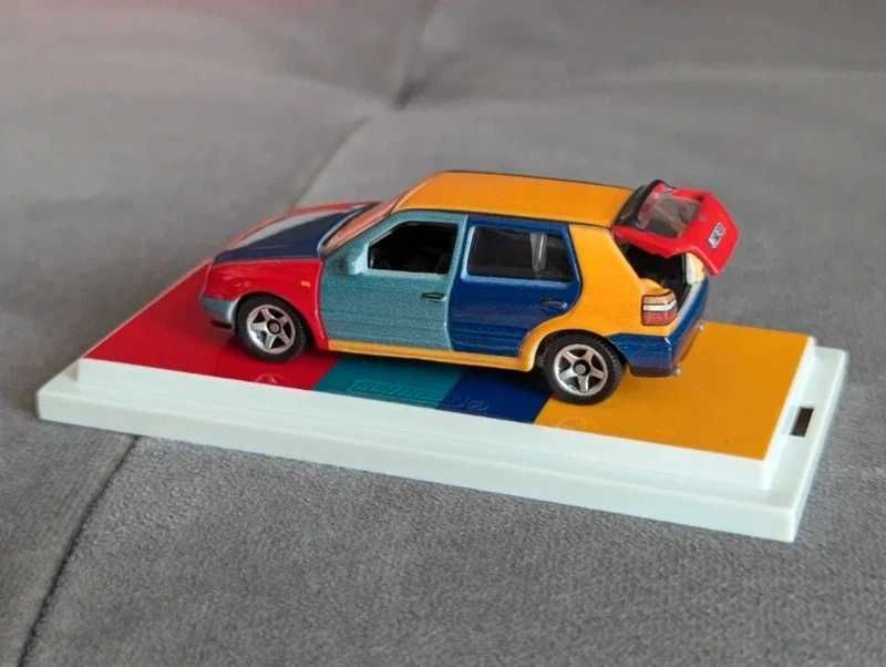 Matchbox 1995 Volkswagen Golf Harlequin Model kolekcjonerski