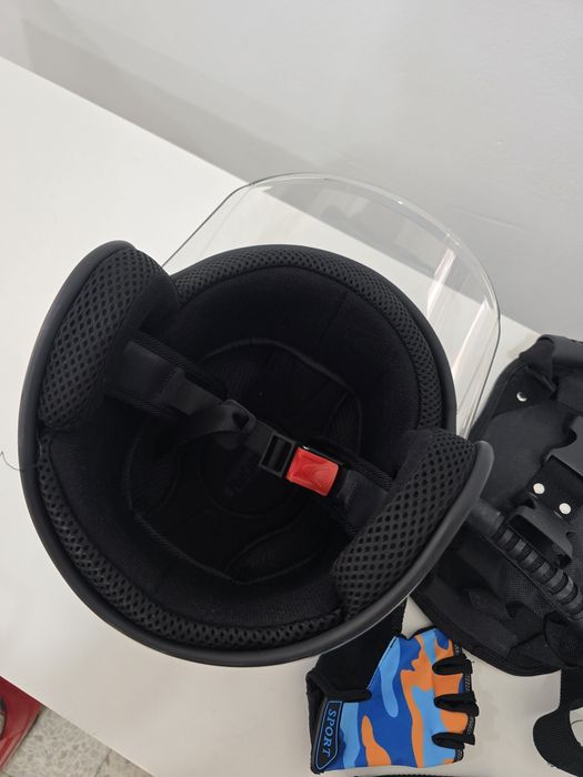 Capacete e luvas criança